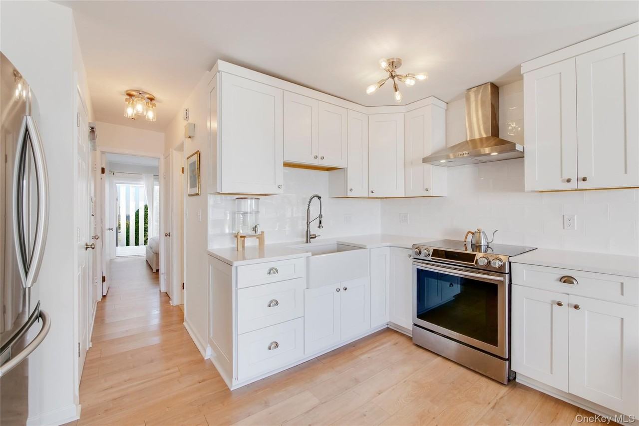 274 Dune Rd #19 - Photo 7 of 20
