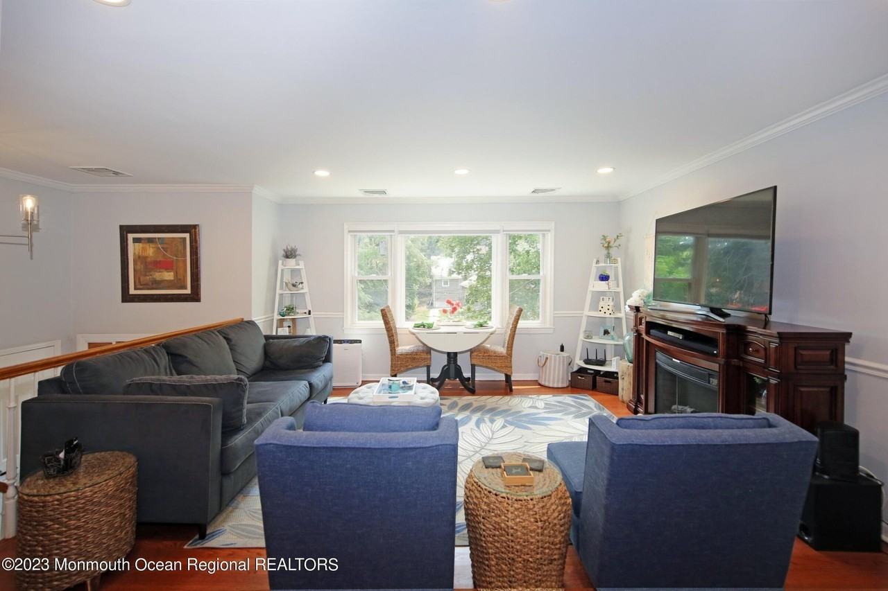 110 Valley Ave - Photo 5 of 36