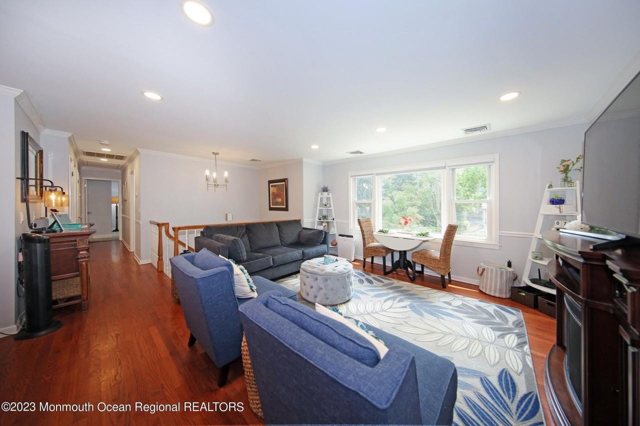 110 Valley Ave - Photo 7 of 36