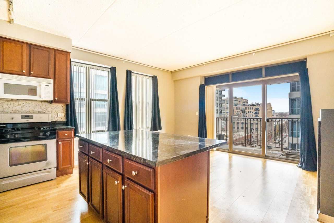 1250 S Indiana Ave Apt 609 #609 - Photo 2 of 10