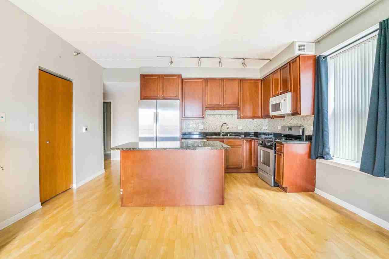 1250 S Indiana Ave Apt 609 #609 - Photo 4 of 10