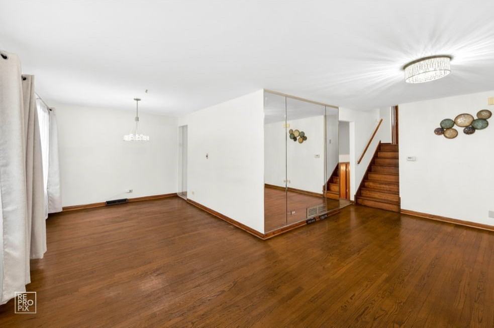 7218 W 110th Pl - Photo 2 of 11