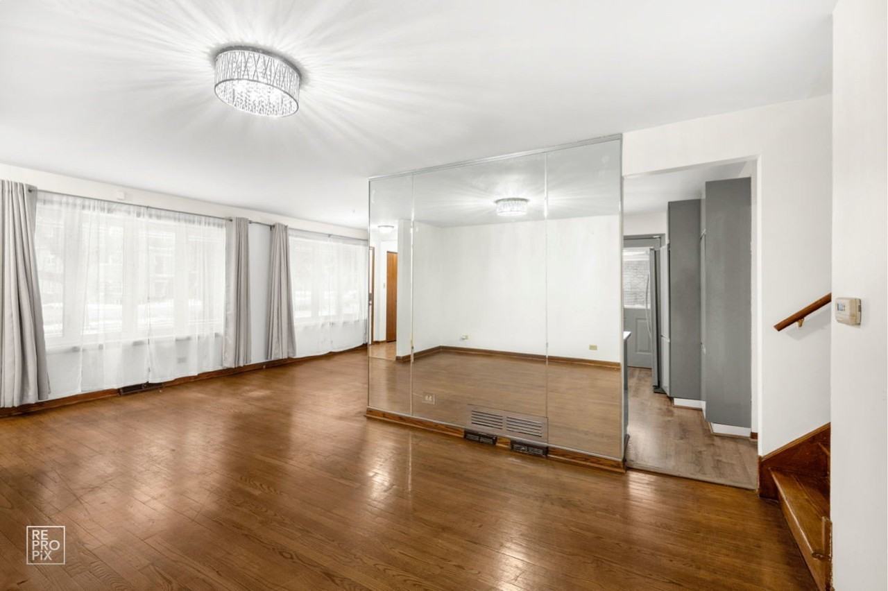 7218 W 110th Pl - Photo 3 of 11