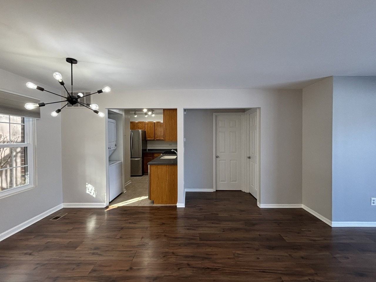 367 Sandhurst Cir Apt 5 #5 - Photo 5 of 17