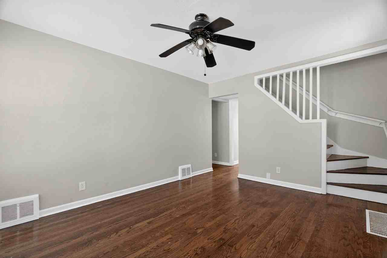 27 164th Pl - Photo 2 of 17