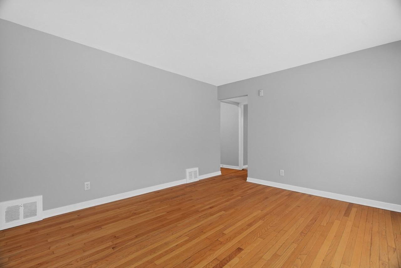 106 164th St - Photo 2 of 18