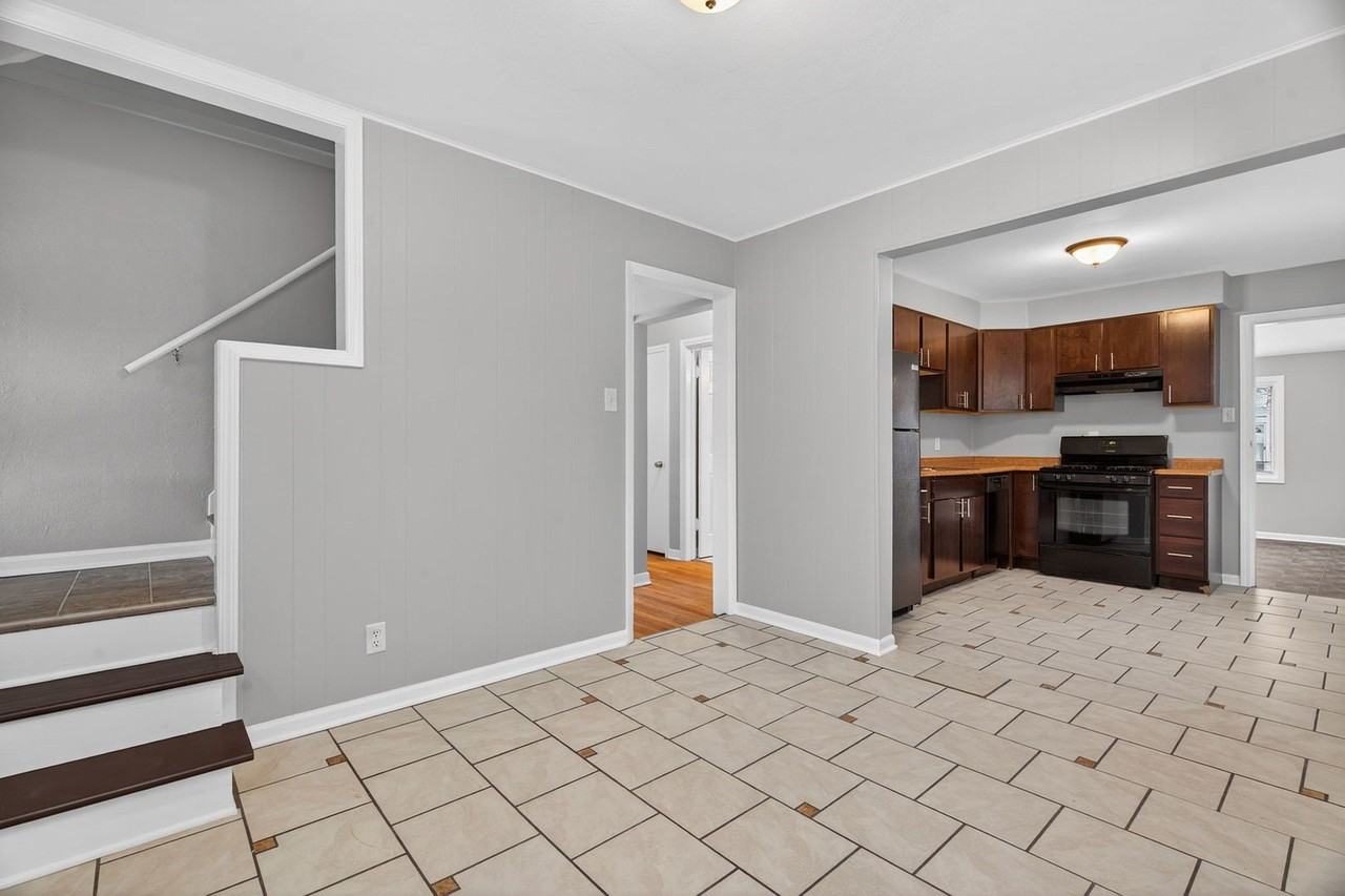 106 164th St - Photo 7 of 18