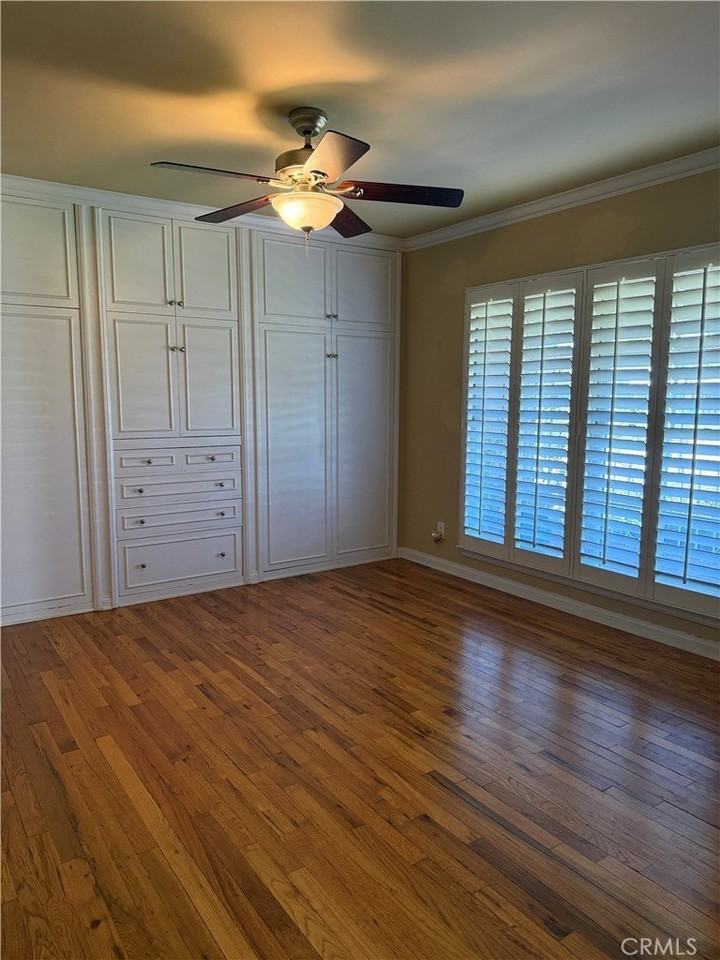 2719 Mayflower Ave - Photo 4 of 23