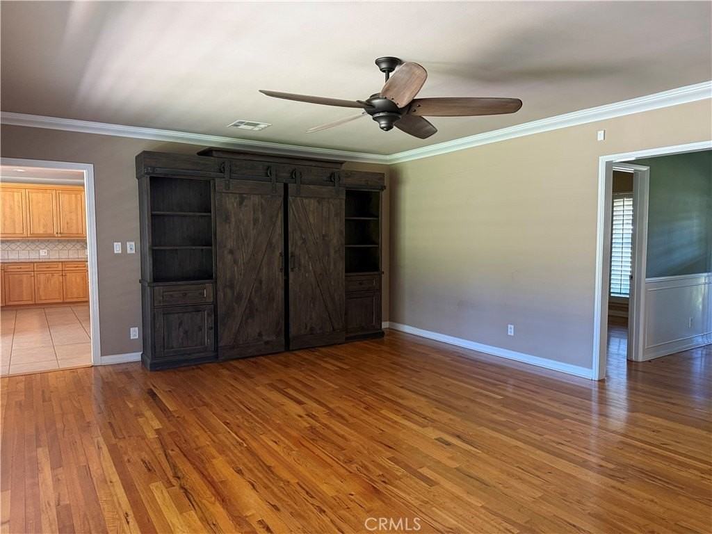 2719 Mayflower Ave - Photo 5 of 23