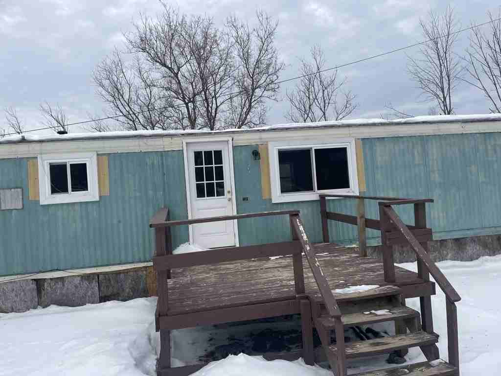 905 Thompson Hill Rd - Photo 2 of 10