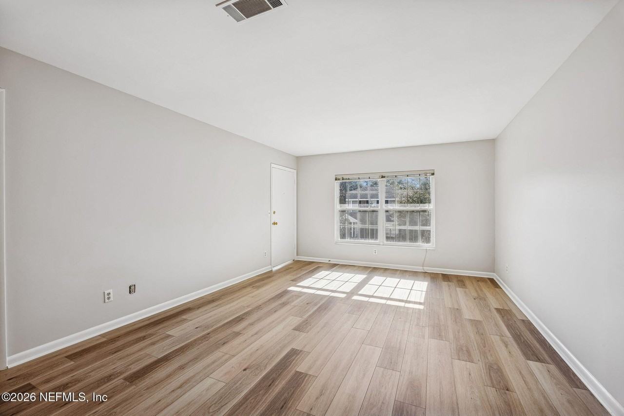 1815 Van Wert Ave Apt 4 #4 - Photo 3 of 19