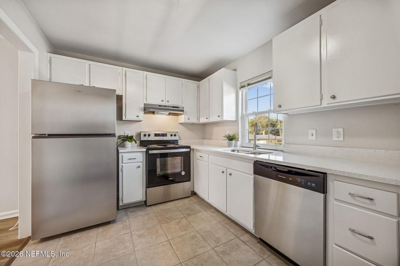 1815 Van Wert Ave Apt 4 #4 - Photo 6 of 19