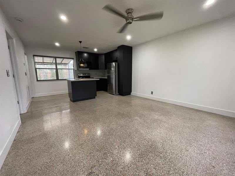 975 Ne 40th St #A - Photo 5 of 13