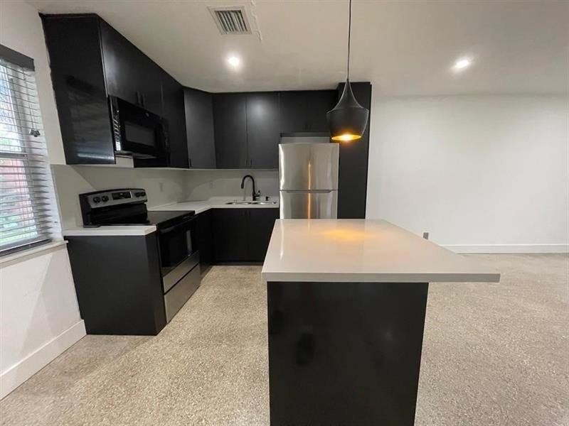 975 Ne 40th St #A - Photo 6 of 13