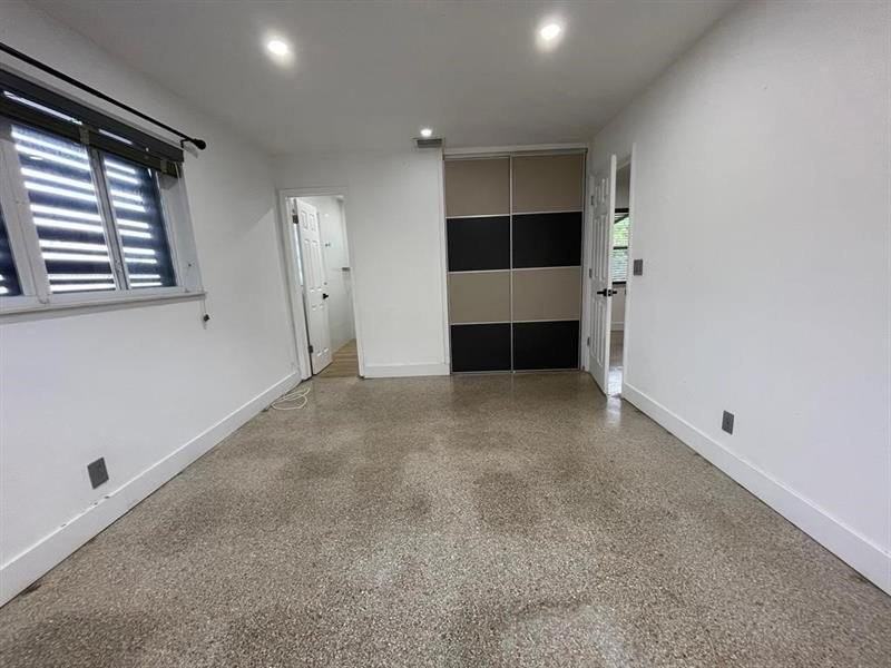 975 Ne 40th St #A - Photo 7 of 13