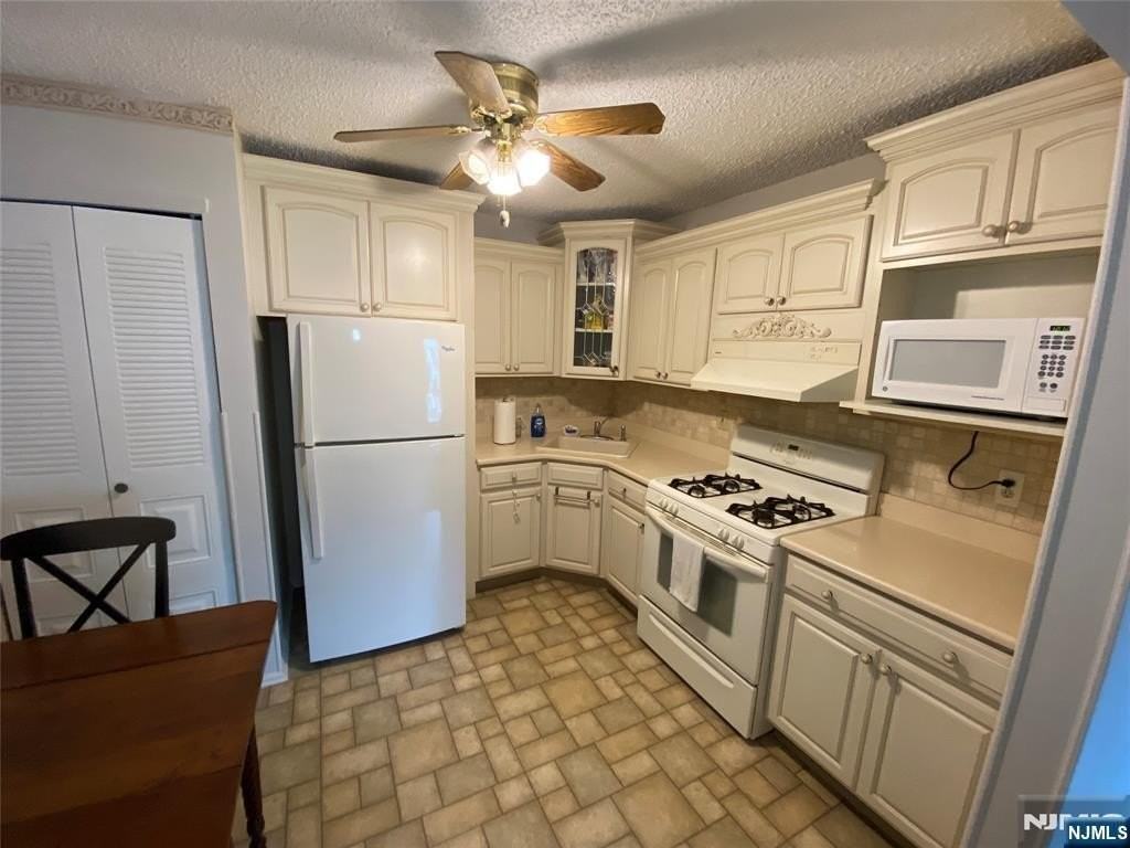 643 Plum Ter - Photo 4 of 19