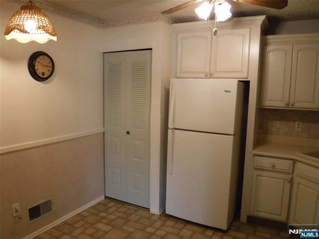 643 Plum Ter - Photo 5 of 19