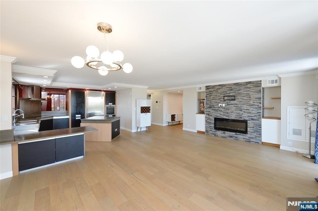 1055 River Rd - Photo 3 of 37