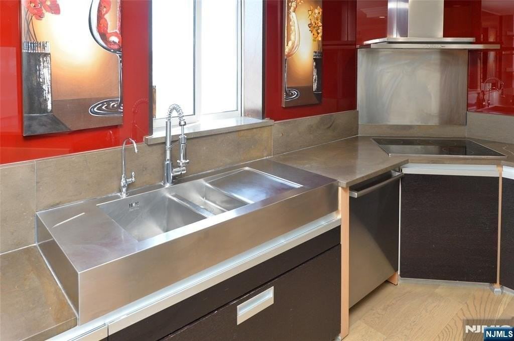 1055 River Rd - Photo 5 of 37