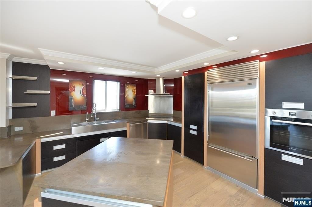 1055 River Rd - Photo 6 of 37