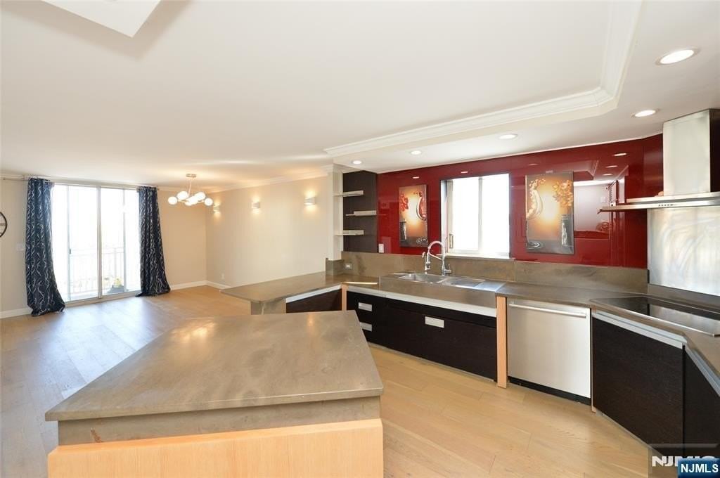 1055 River Rd - Photo 7 of 37