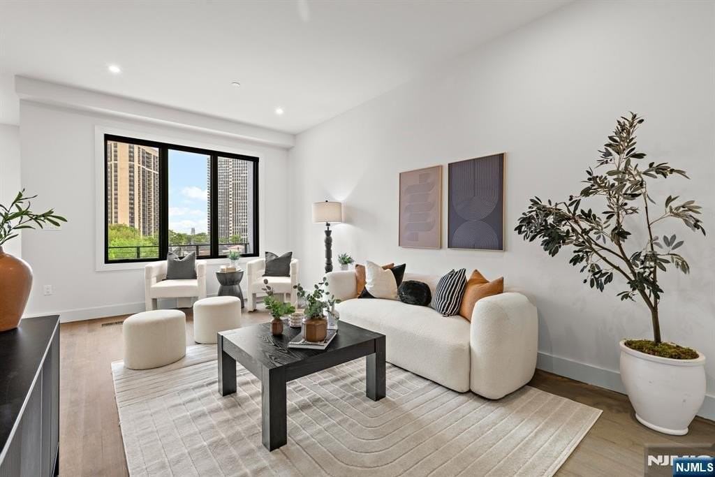 240 Columbia Ave - Photo 5 of 25