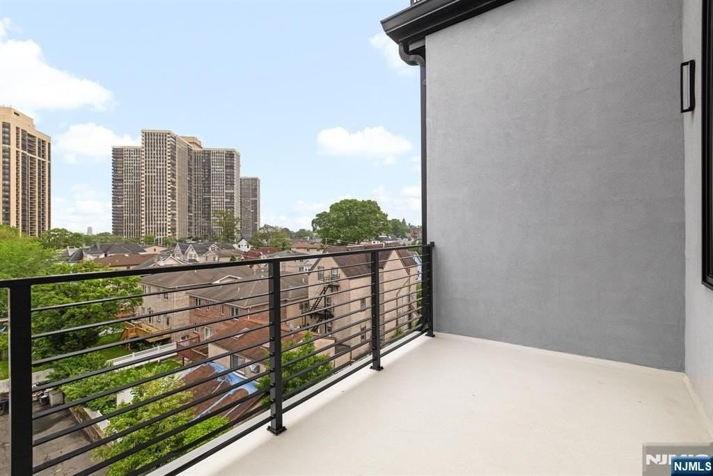 240 Columbia Ave - Photo 7 of 25