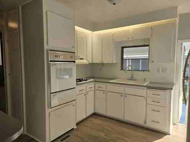 315 50th Avenue Plz W #105 - Photo 2 of 6