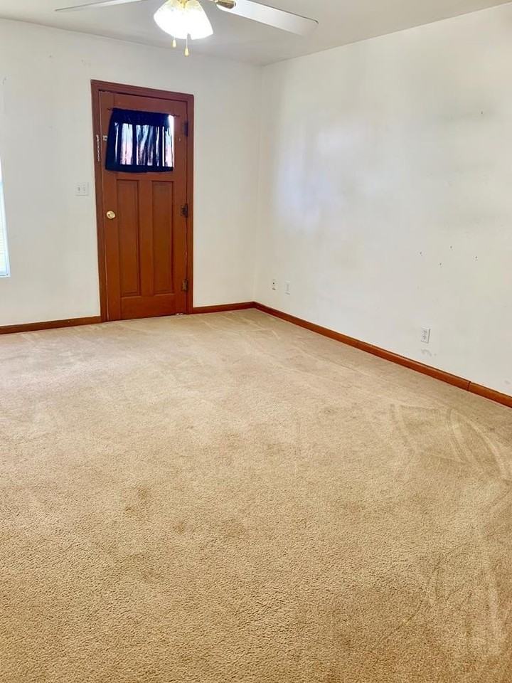 303 Nw 1st St - Photo 2 of 9