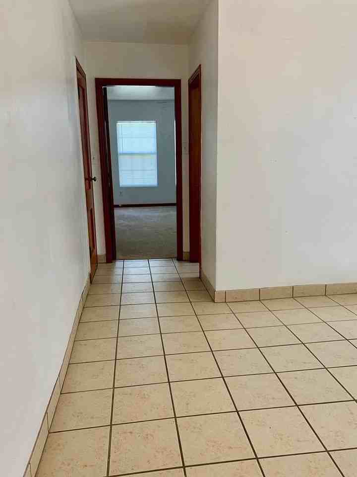 303 Nw 1st St - Photo 5 of 9