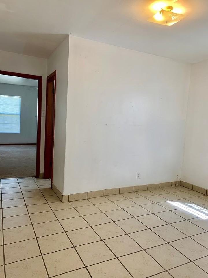 303 Nw 1st St - Photo 6 of 9