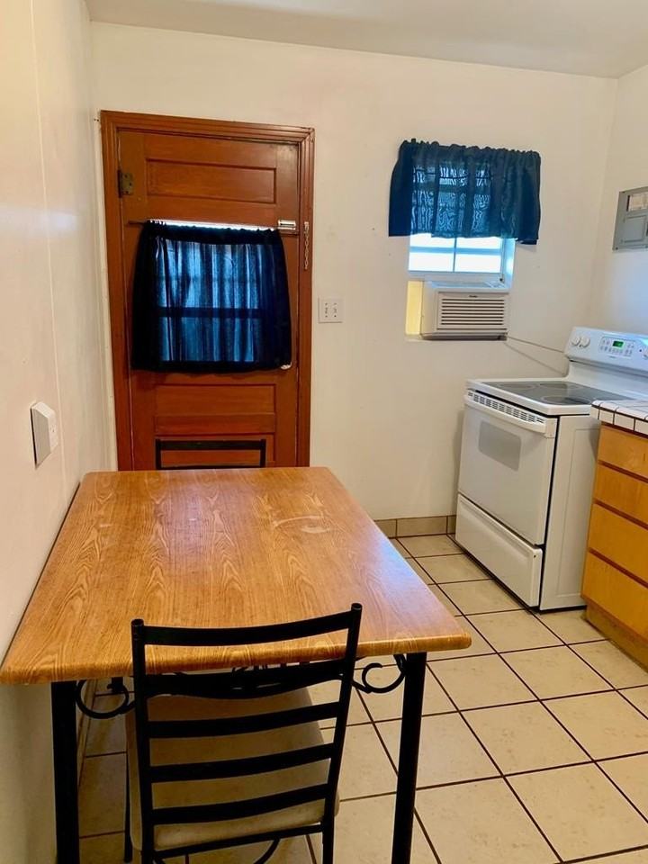 303 Nw 1st St - Photo 7 of 9