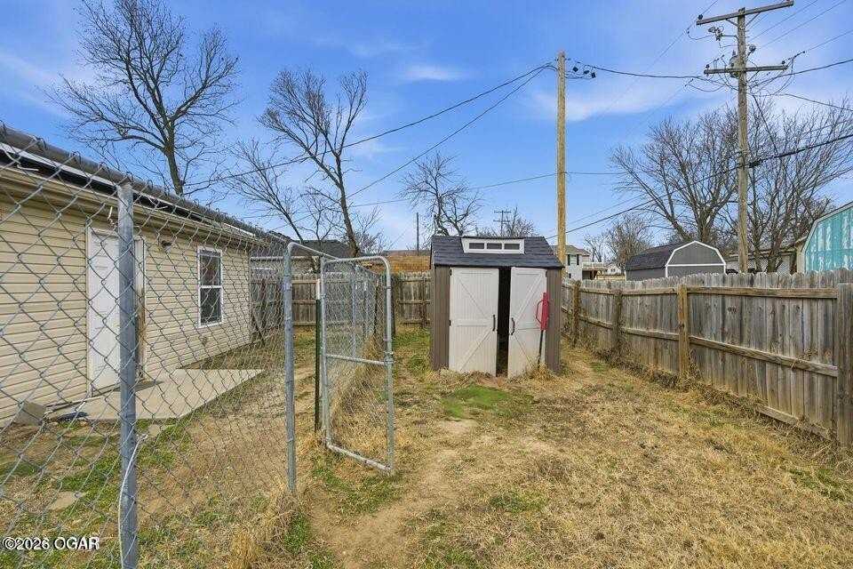 609 S Patterson Ave - Photo 2 of 11