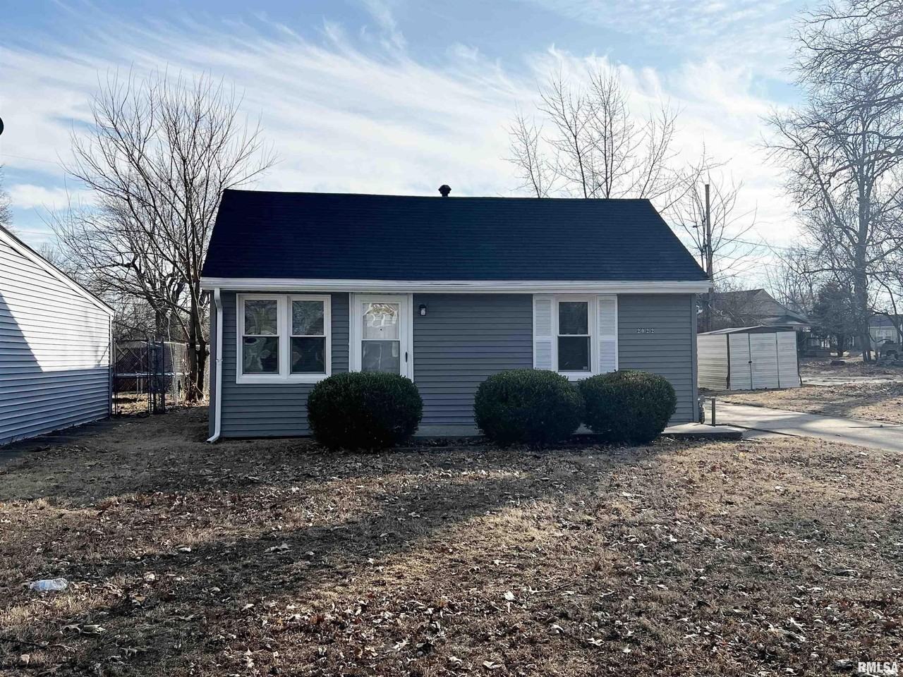 2022 W Richwoods Blvd - Photo 2 of 20