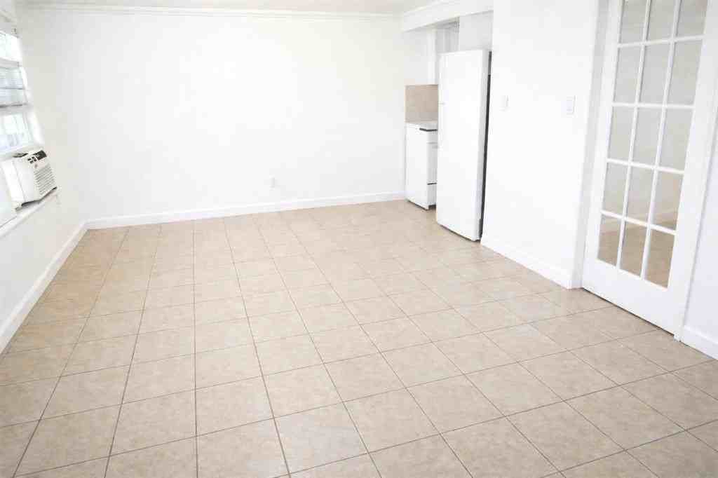 3902 Sw 12th Pl #3902 - Photo 2 of 7