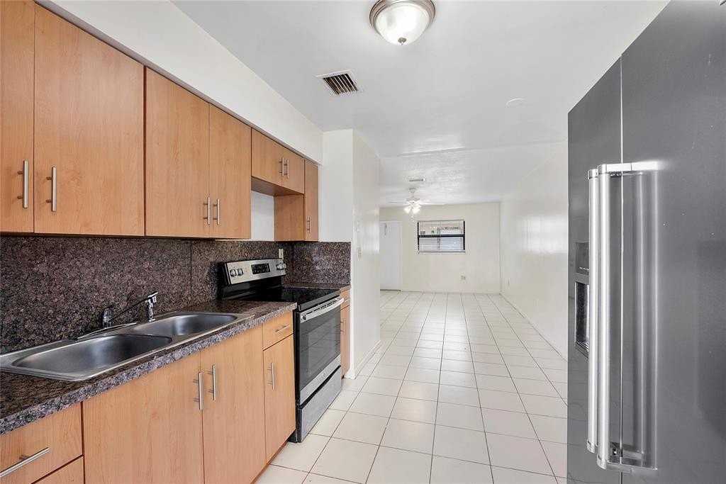 743 Nw 14th Way - Photo 2 of 14