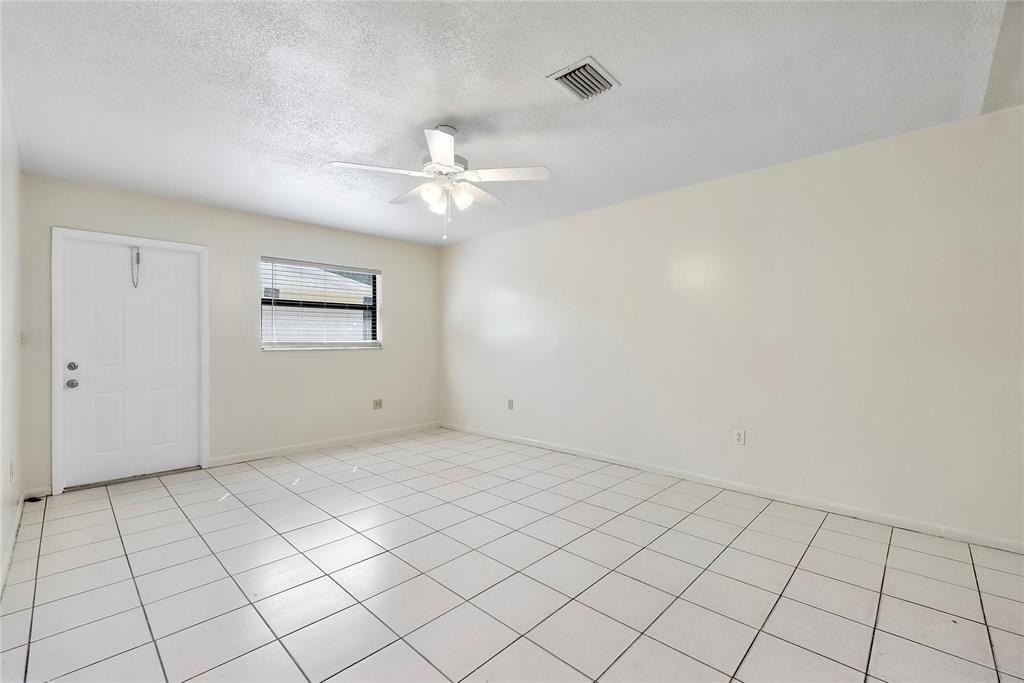 743 Nw 14th Way - Photo 4 of 14