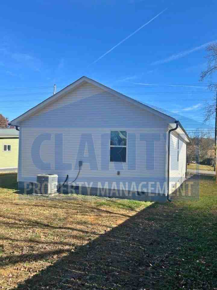 2030 Blythe Ave Se - Photo 2 of 18