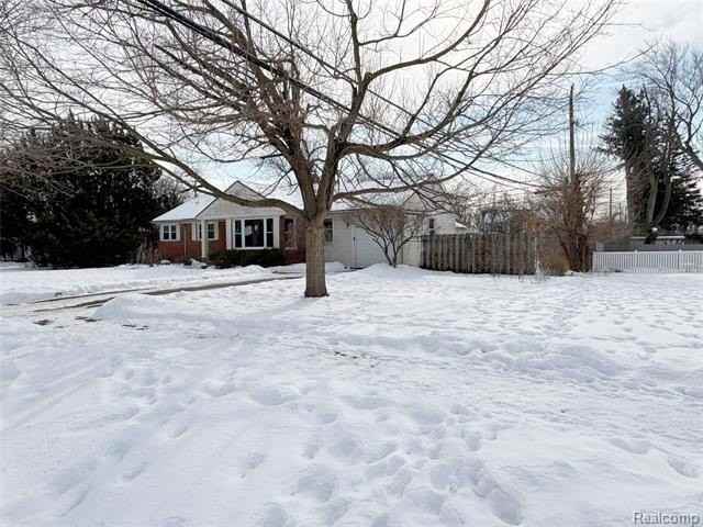 16255 Amherst Ave - Photo 2 of 32