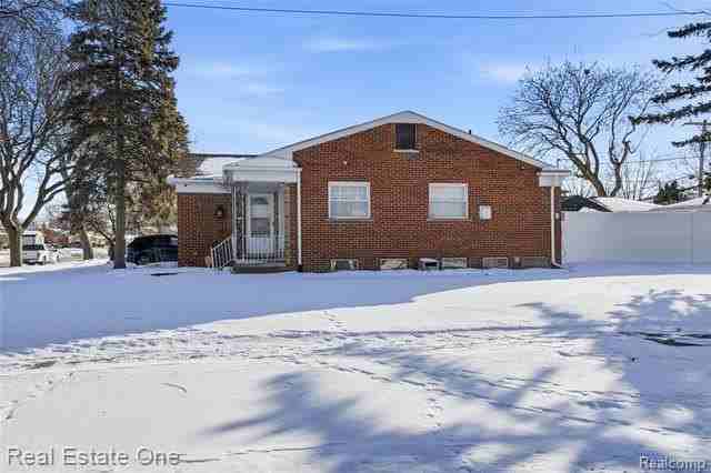 6341 N Charlesworth St - Photo 2 of 32