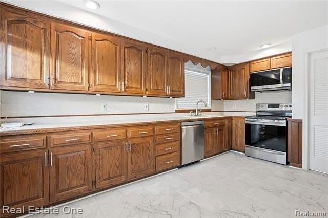 6341 N Charlesworth St - Photo 7 of 32