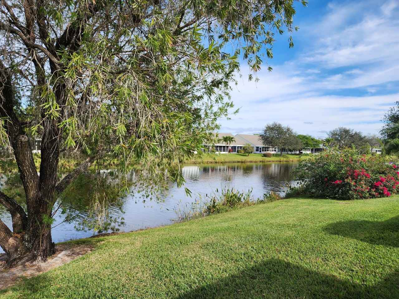 2607 Se Tropical East Cir - Photo 5 of 23