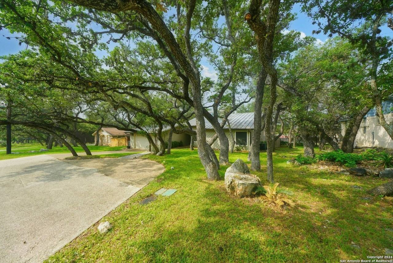 16907 Springhill Dr - Photo 6 of 44