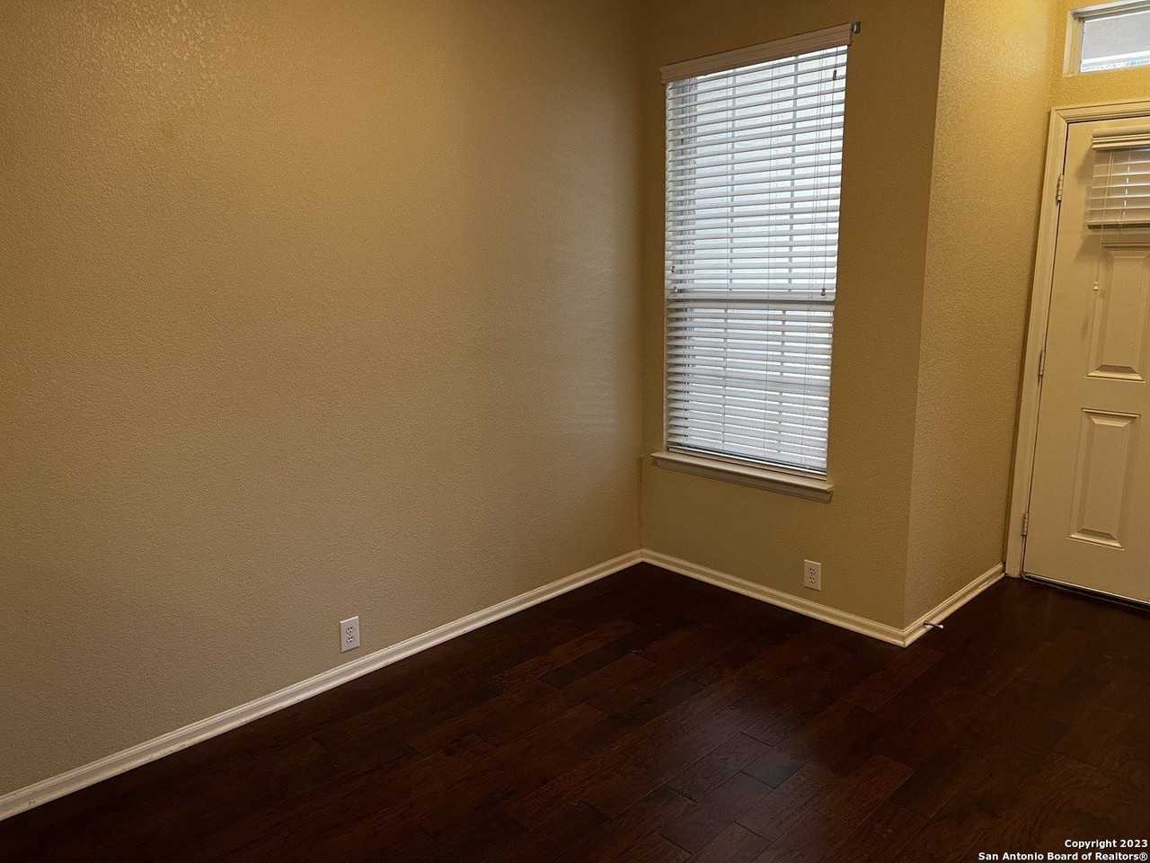 2517 Grayson Cir - Photo 3 of 34