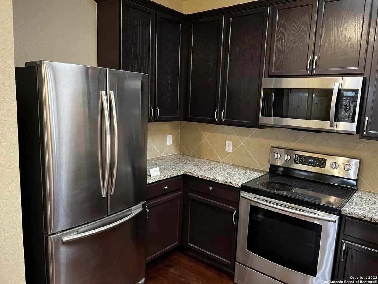 2517 Grayson Cir - Photo 6 of 34