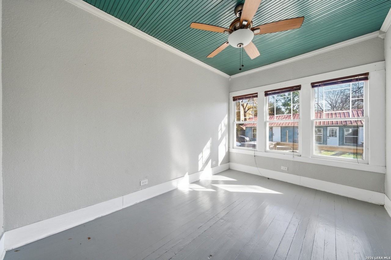 122 Biering Ave Apt 2 #2 - Photo 4 of 8