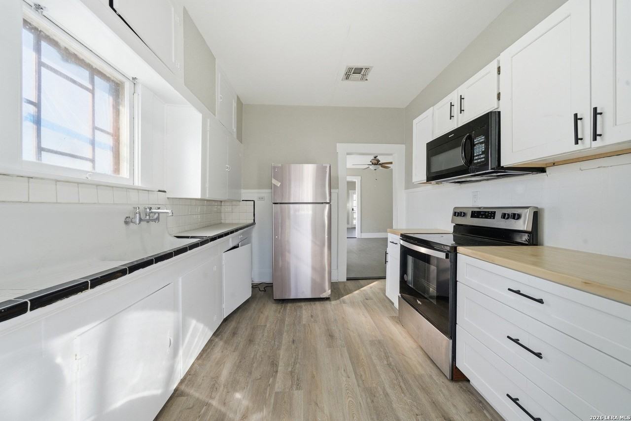 122 Biering Ave Apt 2 #2 - Photo 6 of 8