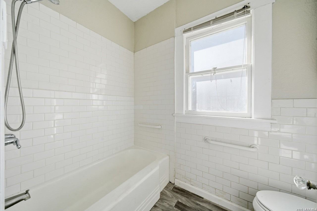 122 Biering Ave Apt 2 #2 - Photo 7 of 8