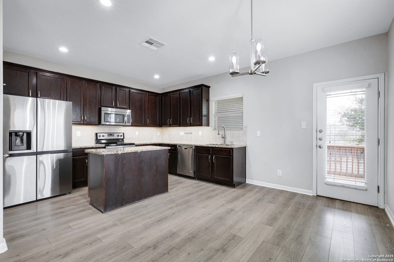 9010 Moccasin Lk - Photo 7 of 31