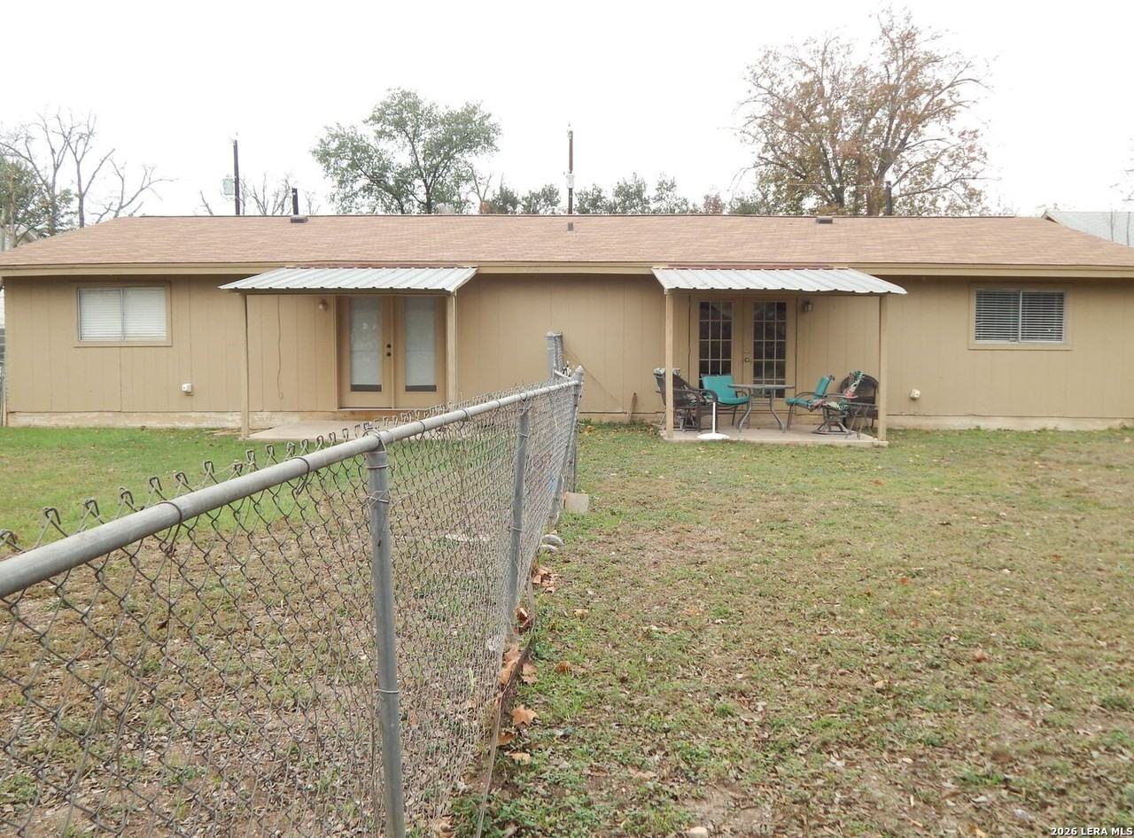 921 Eikel St - Photo 4 of 12